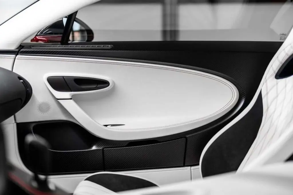 Chiron Super Sport Red Dragon (4)