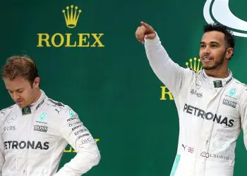 Lewis Hamilton se aproxima para consertar vínculo com os filhos de Nico Rosberg.