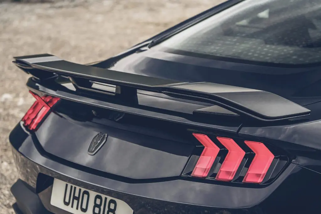 Ford Mustang Dark Horse (15)