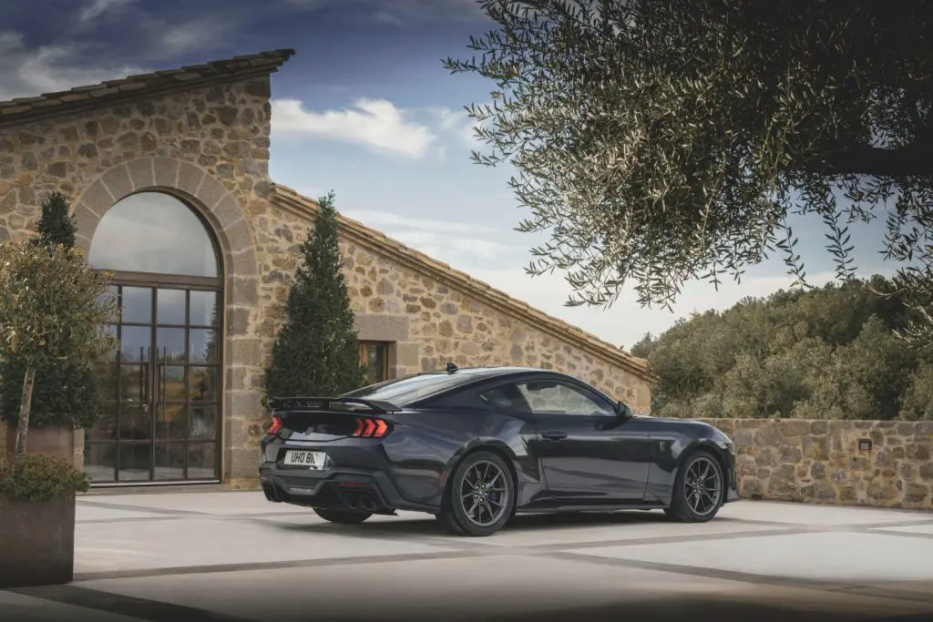 Ford Mustang Dark Horse (3)