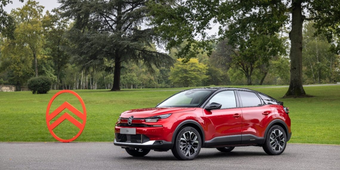 Renovados Citroën C4 e C4 X dizem adeus à caixa manual e ganham novo design e mais conforto