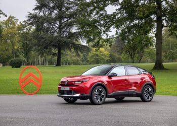 Renovados Citroën C4 e C4 X dizem adeus à caixa manual e ganham novo design e mais conforto