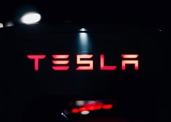 Está preparado para ver isto? Este Tesla já dobra roupa sozinho!