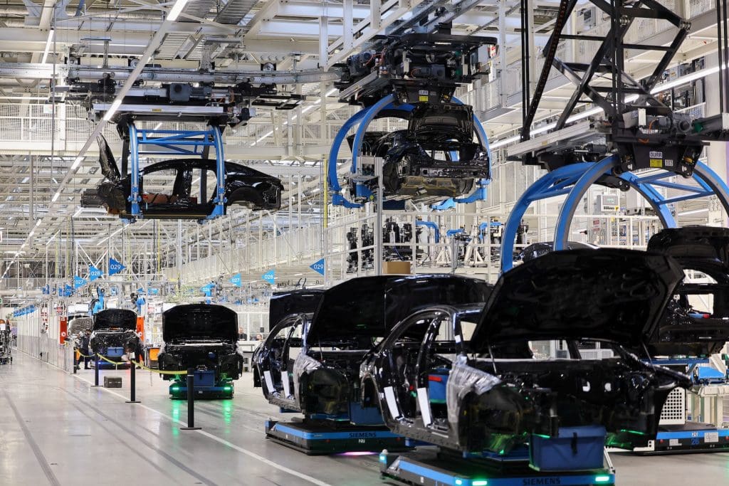 A Mudança para Veículos Elétricos na Alemanha Provoca Crise de Emprego! Até 186.000 Empregos Podem Ser Perdidos até 2035