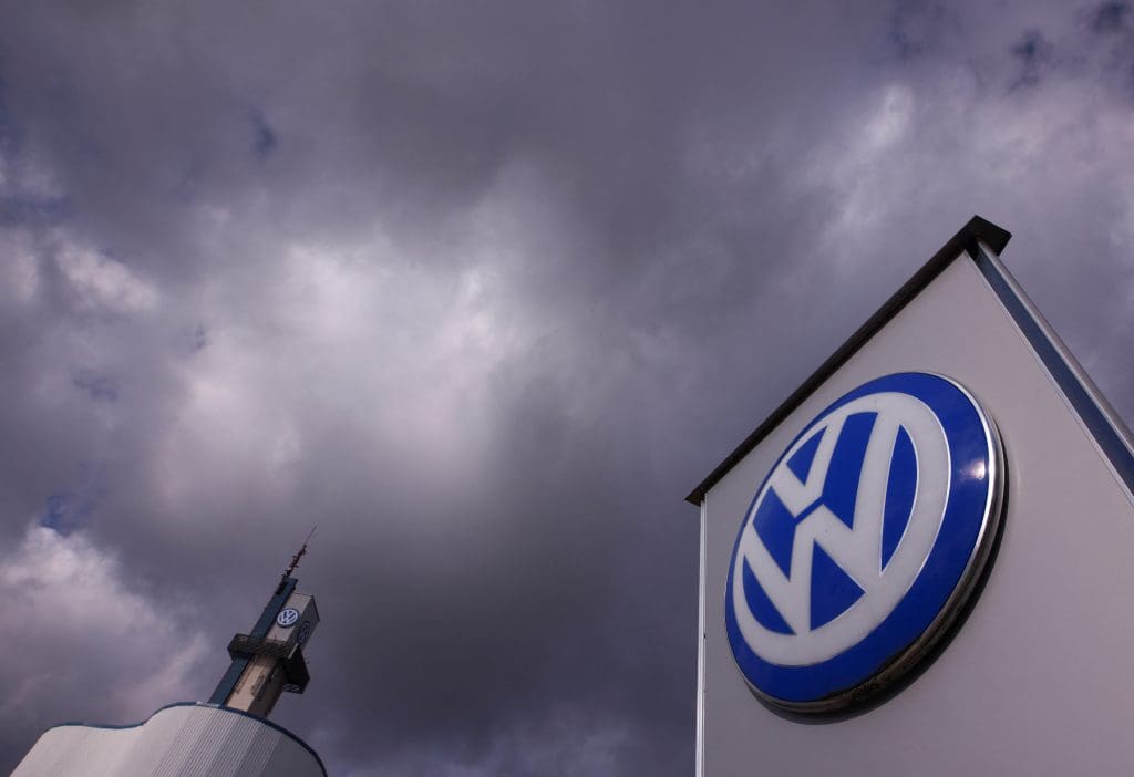 Volkswagen à Beira do Abismo: Lucros do 3.º Trimestre Caem para Mínimos da Pandemia com Queda na China e Custos Elevados de Veículos Elétricos