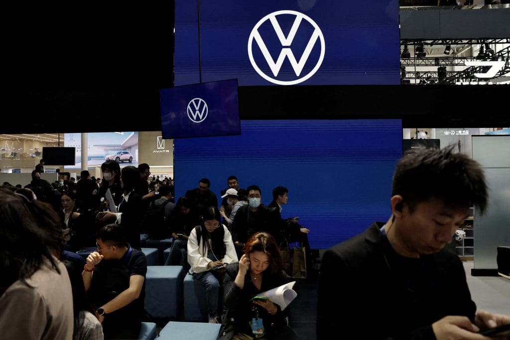 Chefe de Marketing da Volkswagen na China, Jochen Sengpiehl, DEPORTADO em Escândalo Explosivo de Drogas! Teste de Cocaína e Cannabis provoca Ondas de Choque em todo o Império Global da VW.