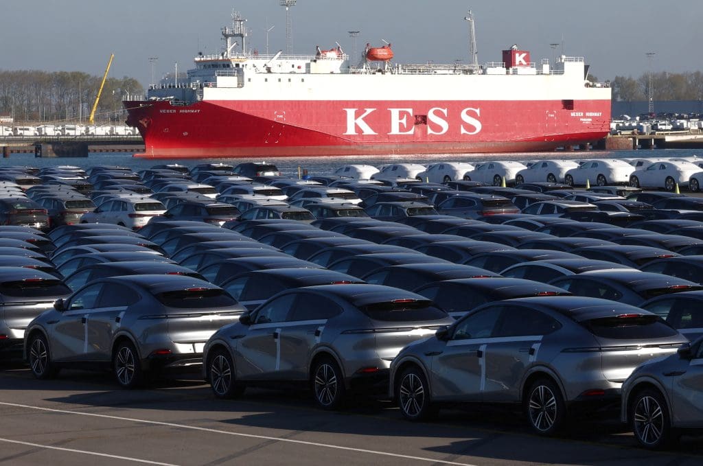 A China alerta a UE sobre negociações separadas de veículos elétricos no âmbito das negociações comerciais em curso.