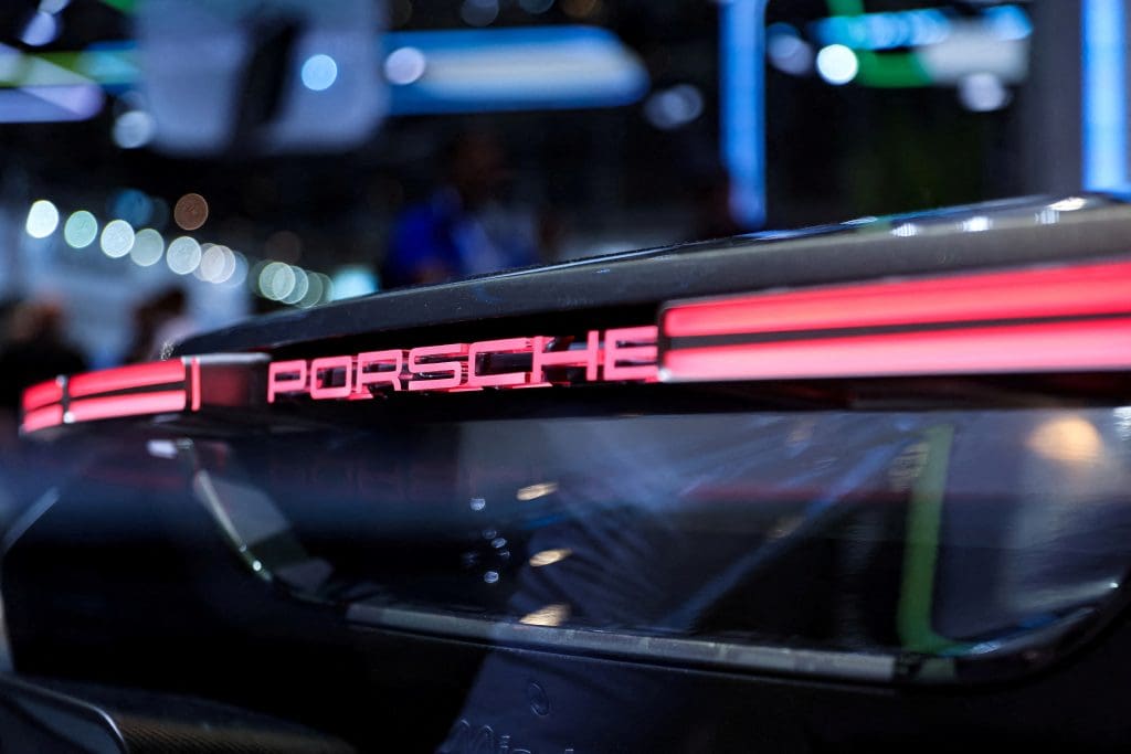Reestruturação da Porsche na China! Marca de Luxo Recua à Medida que Gigantes Locais de Veículos Elétricos Tomam Conta – Reestruturação Comercial Arrojada Perante a Queda nas Vendas