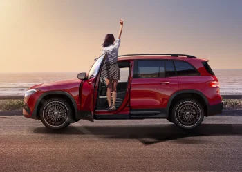 Mercedes-Benz EV Sales Plunge in United States: Has the Luxury Giant Miscalculated Its Electrification Strategy?