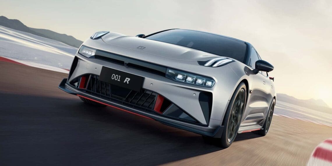 Zeekr 001 FR é o novo desportivo com 1265 cv