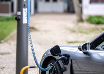 Galp transforma postes de iluminação pública em carregadores de veículos elétricos