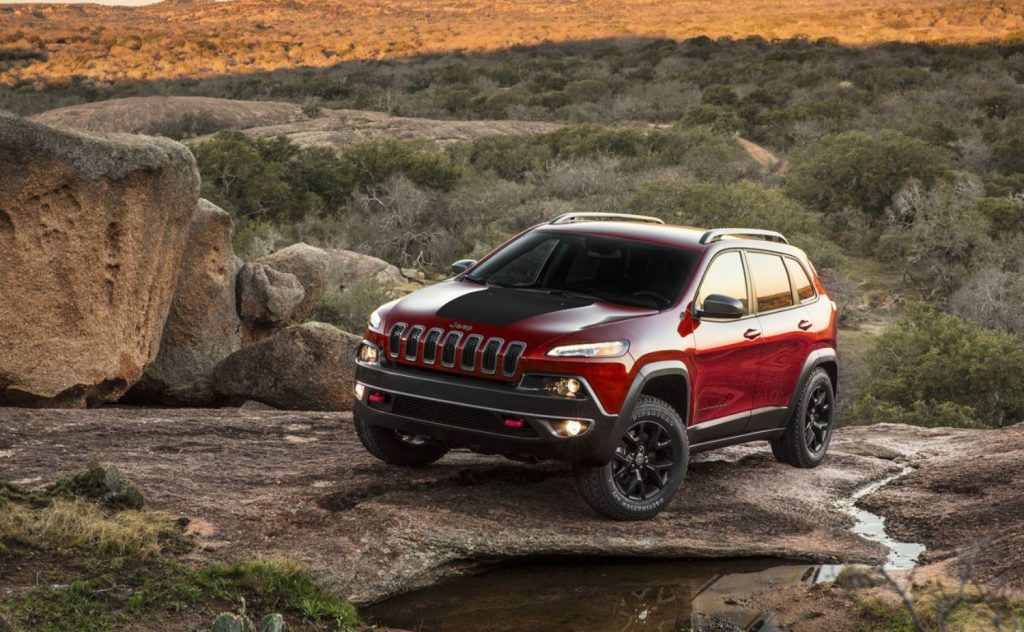 Jeep Cherokee pode regressar em 2025 com versão híbrida