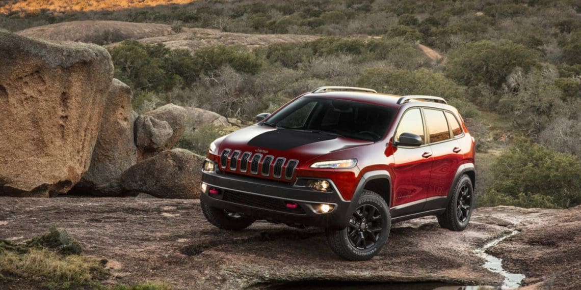 Jeep Cherokee pode regressar em 2025 com versão híbrida