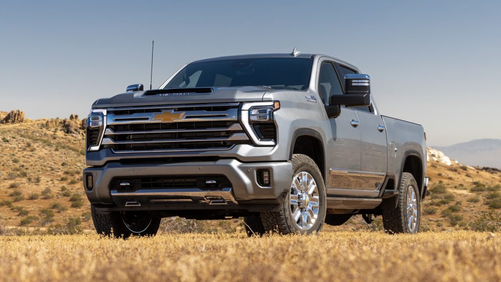 A General Motors Expande o Chamado de Devolução para a Tampa da Bagageira dos Camionetes Chevrolet Silverado HD e GMC Sierra HD.