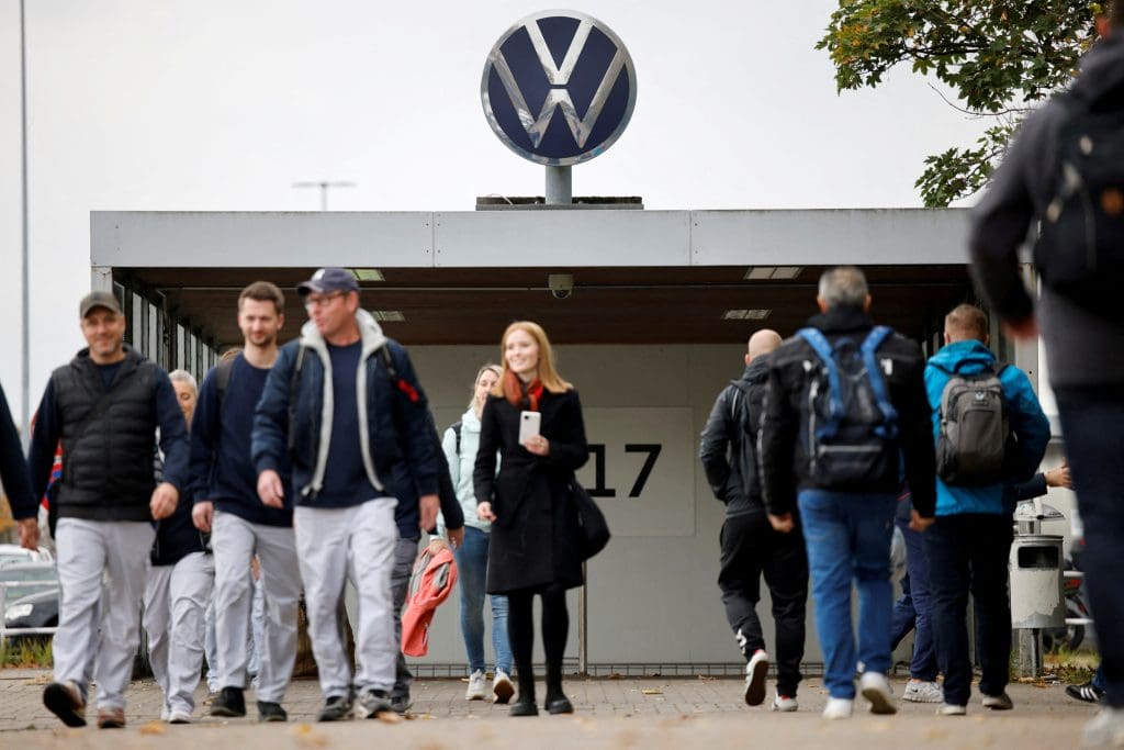 Volkswagen à Beira do Colapso: CEO Oliver Blume Soa o Alarme sobre a Crise de Custos, Fechamentos de Fábricas à Vista