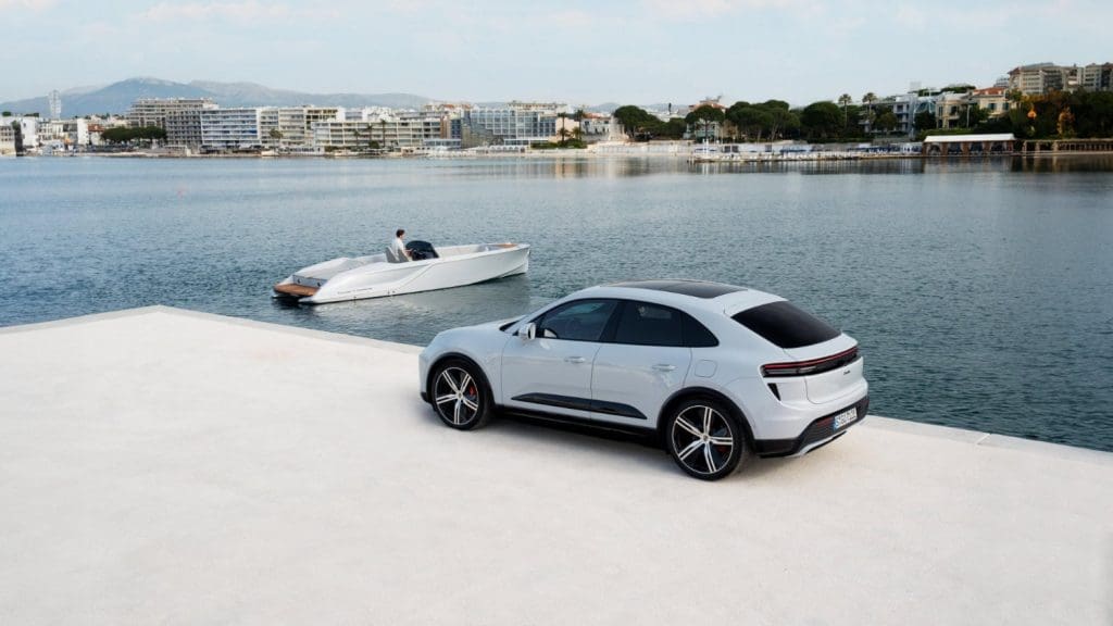 Novo veículo elétrico da Porsche é um barco com 544 cv