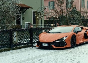 Mensagem de Natal da Lamborghini chega de Revuelto