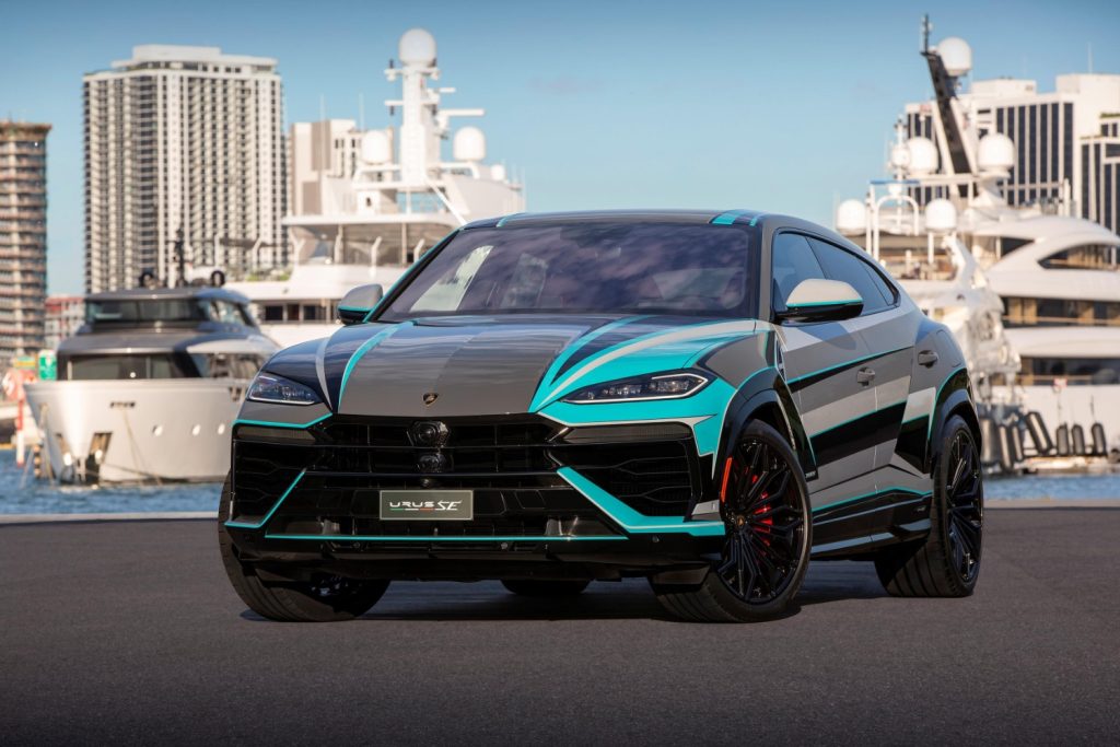 Saiba quantas horas levou este Lamborghini Urus SE a pintar