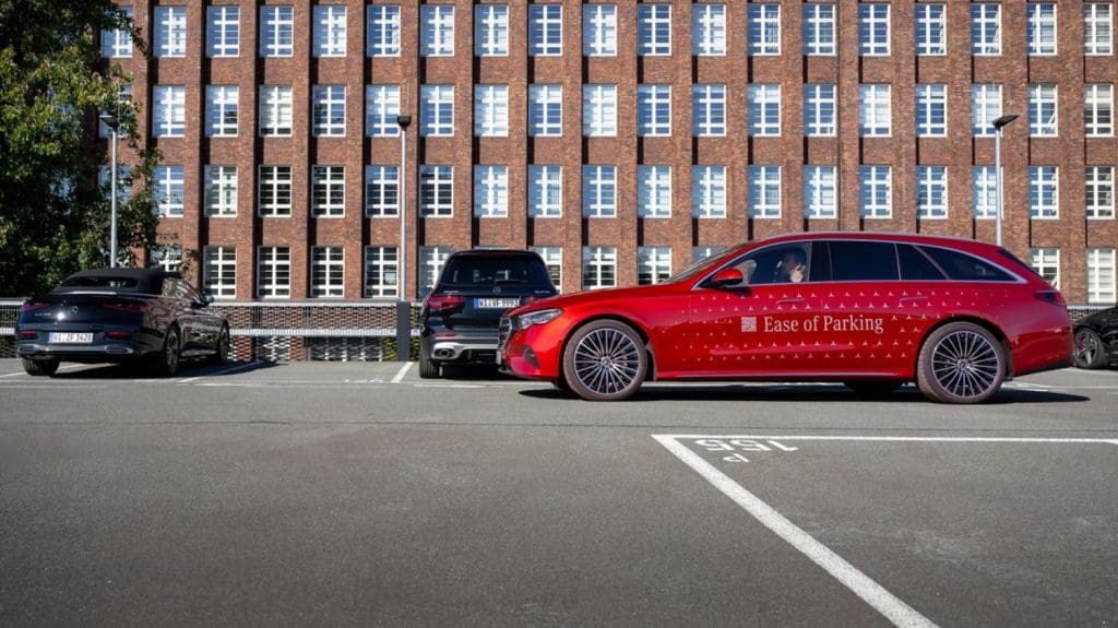 Mercedes melhora sistema de estacionamento automatizado