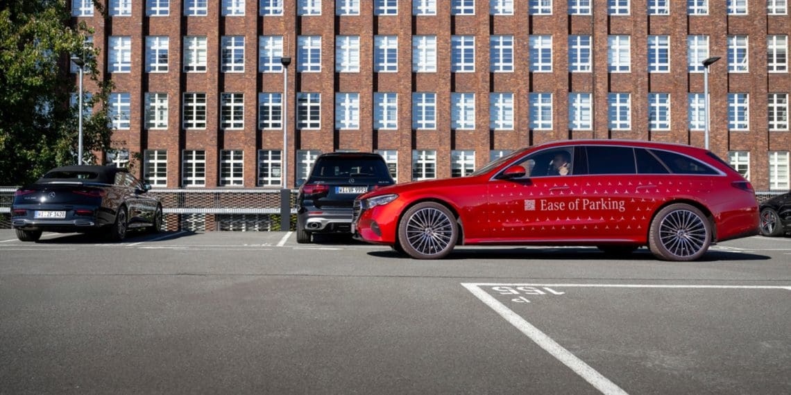 Mercedes melhora sistema de estacionamento automatizado