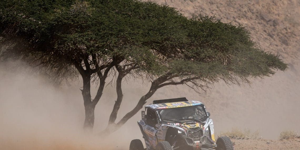 Sara Price é a segunda mulher a ganhar no Dakar 2024, na décima etapa em SSV; lusos no top cinco