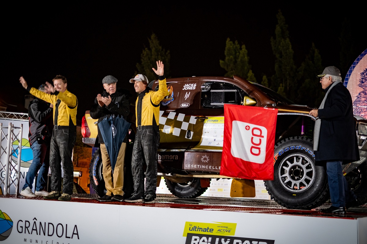 O BP Ultimate Rally-Raid Portugal arranca com Guerlain Chicherit na frente.