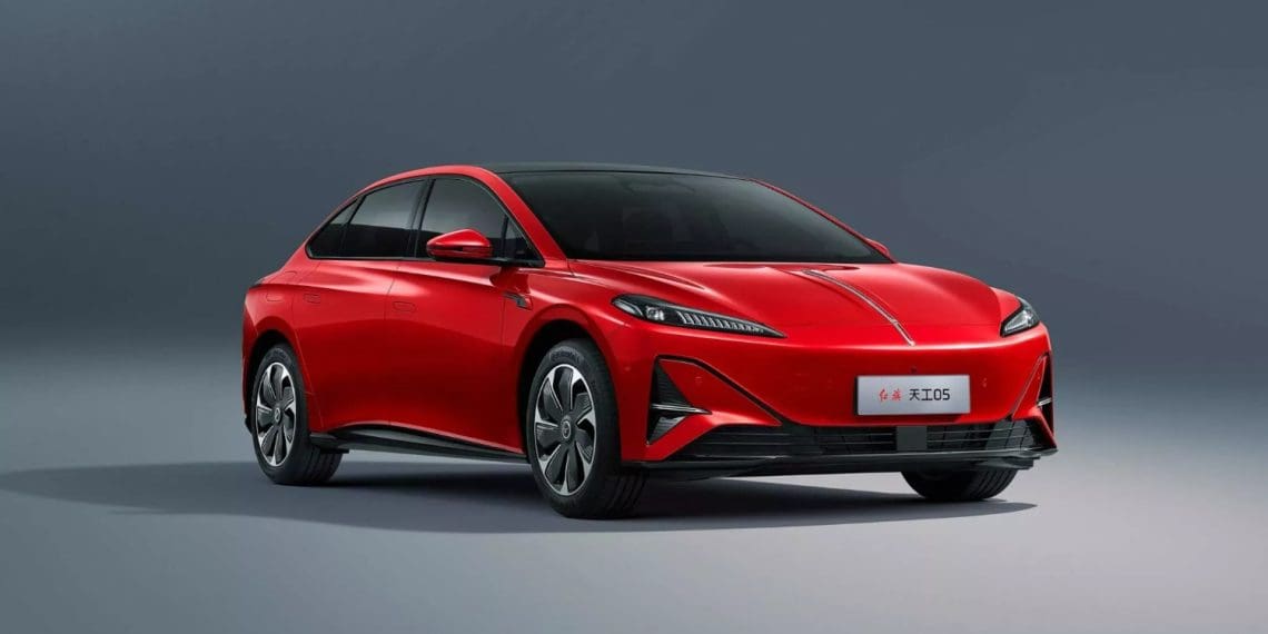 Hongqi 05, um sedã 100% elétrico que promete rivalizar com o Tesla Model 3 na China