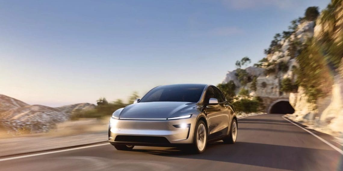 Renovado Model Y chega com frente inspirada no Cybercab