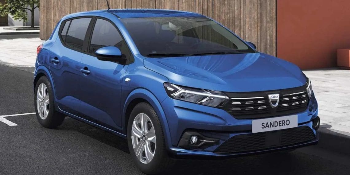 Nova geração do Sandero vai chegar em 2027 e vai manter o formato de “hatchback