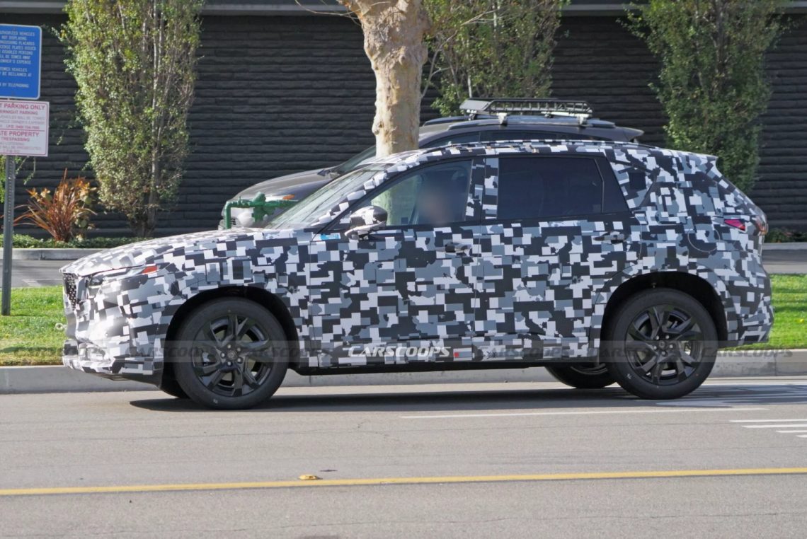 "Third generation of the Mazda CX5 'caught' before its debut."