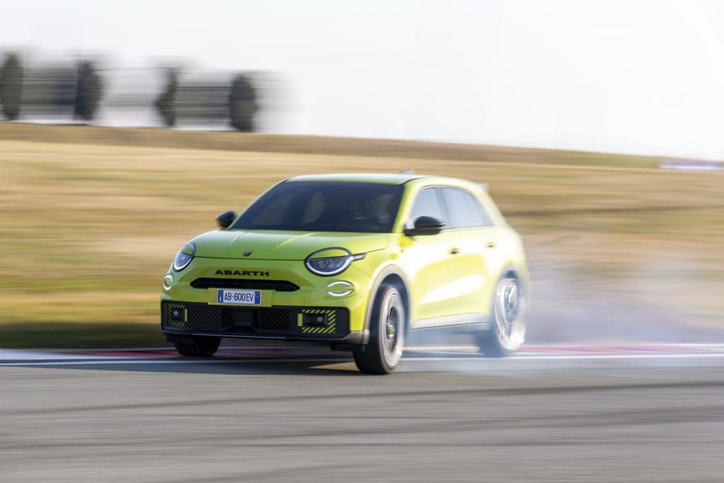 Abarth 600e um Escorpião elétrico repleto de adrenalina