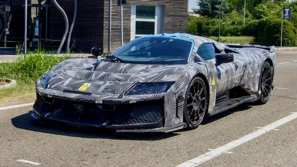A Revolução da Ferrari em 2025: Seis Novos Modelos, um Histórico Primeiro EV e o Futuro do Cavalo Rampante.