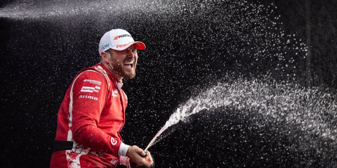 Oliver Rowland Dominates Jeddah Race 2 to Extend Championship Lead