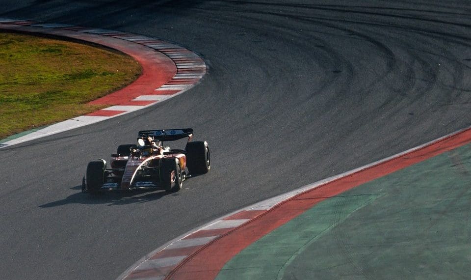 Naomi Schiff Sounds the Alarm: Will Lewis Hamilton’s Ferrari Dream Turn Into a Nightmare?