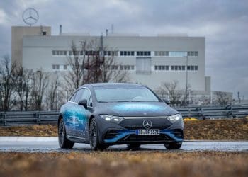 Mercedes-Benz testa baterias em estado sólido com autonomia até 1.000 km