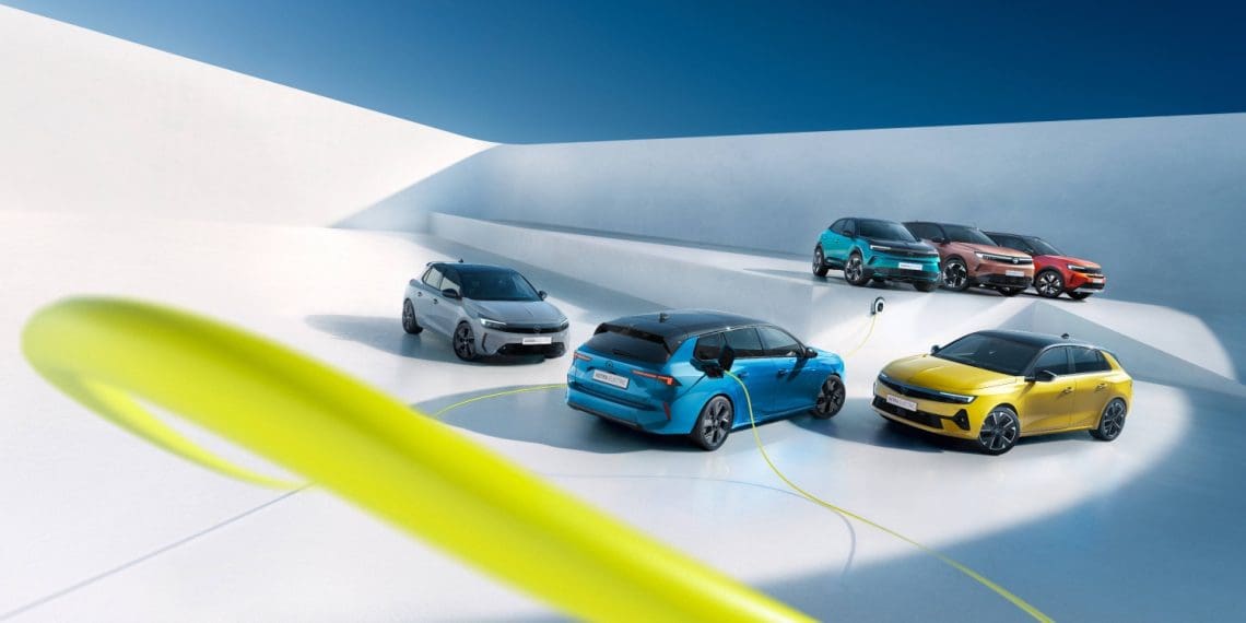 Opel simplifica transição para a eletrificação com oferta “Eletric All in”
