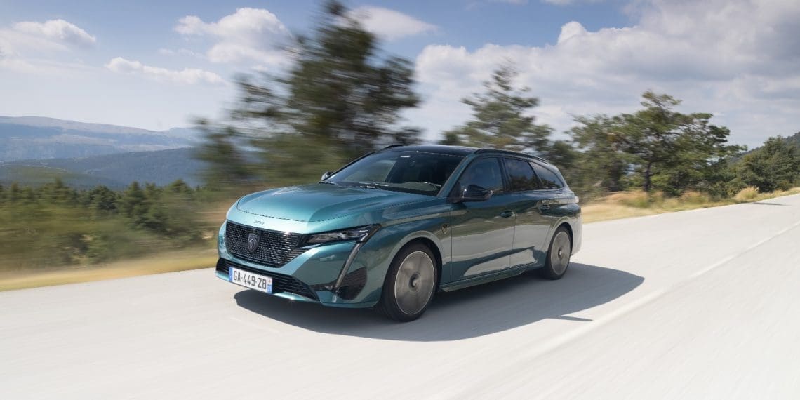 Peugeot 308, 308 SW e 408 recebem nova geração de motores híbridos plug-in