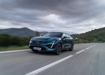 Peugeot 308, 308 SW e 408 recebem nova geração de motores híbridos plug-in