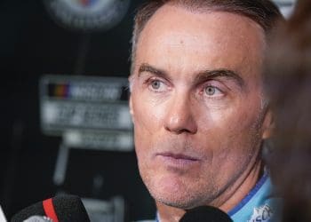 Navigating NASCAR’s Challenges: Kevin Harvick’s Warning to Veterans Amid Unpredictable Race Season