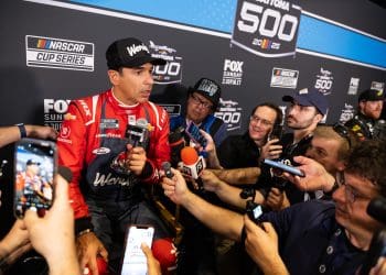 Helio Castroneves Gears Up for Daytona 500 Debut: « It’s a Different Beast »