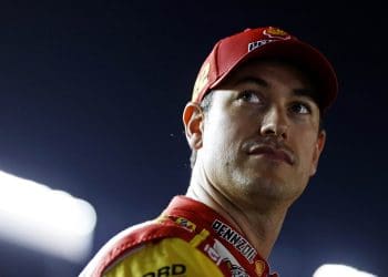 Joey Logano Blasts NASCAR Fans as „Spoiled“ – But Is He Right?