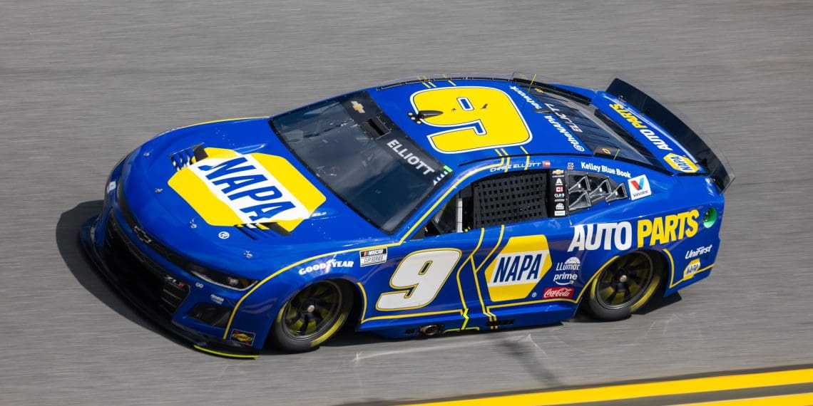 Clash at Bowman Gray: Chase Elliott’s Dominant Statement and Daytona 500 Implications