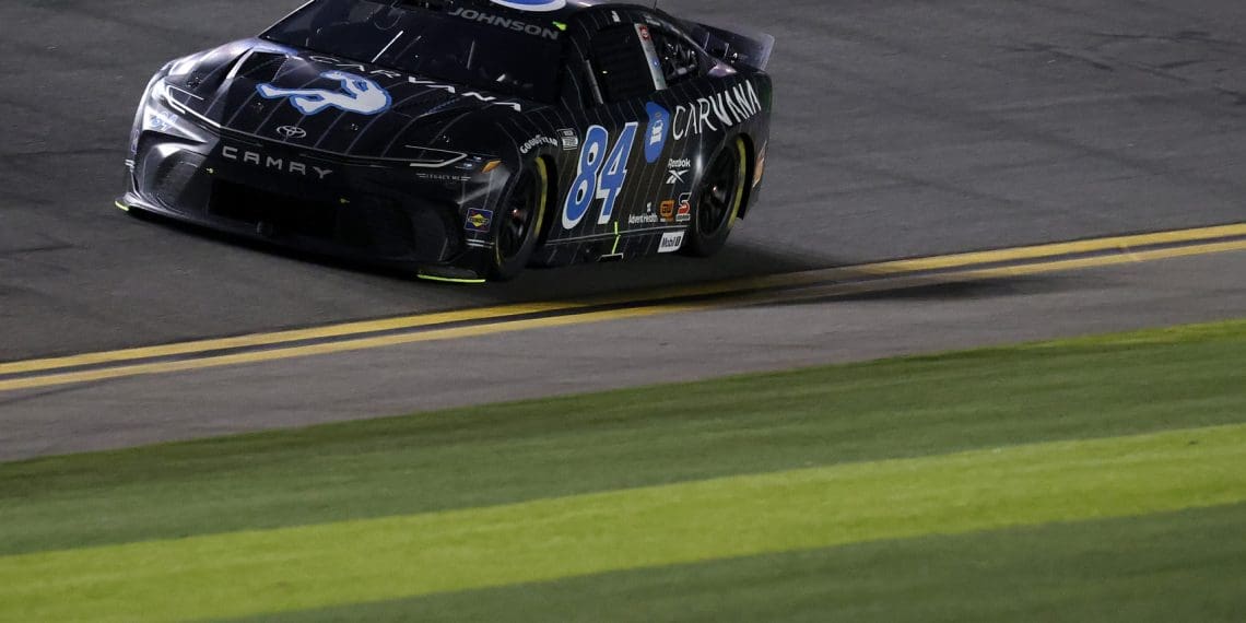 Jimmie Johnson Calls Out NASCAR After Erik Jones‘ Duel 2 Win Is Rescinded: „That’s Bull**“**