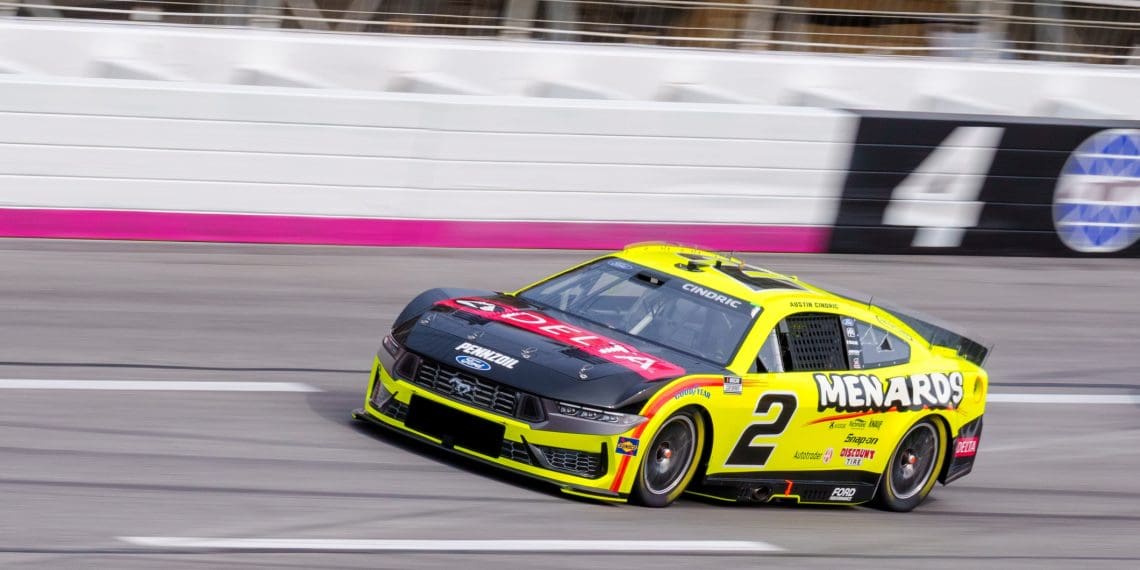 NASCAR Drama: Austin Cindric’s Response to Kyle Larson’s Aggressive Maneuver and Their Potential Rivalry