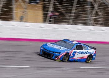 Kyle Larson’s Controversial Move in Ambetter Health 400 Stirs Debate Among NASCAR Veterans