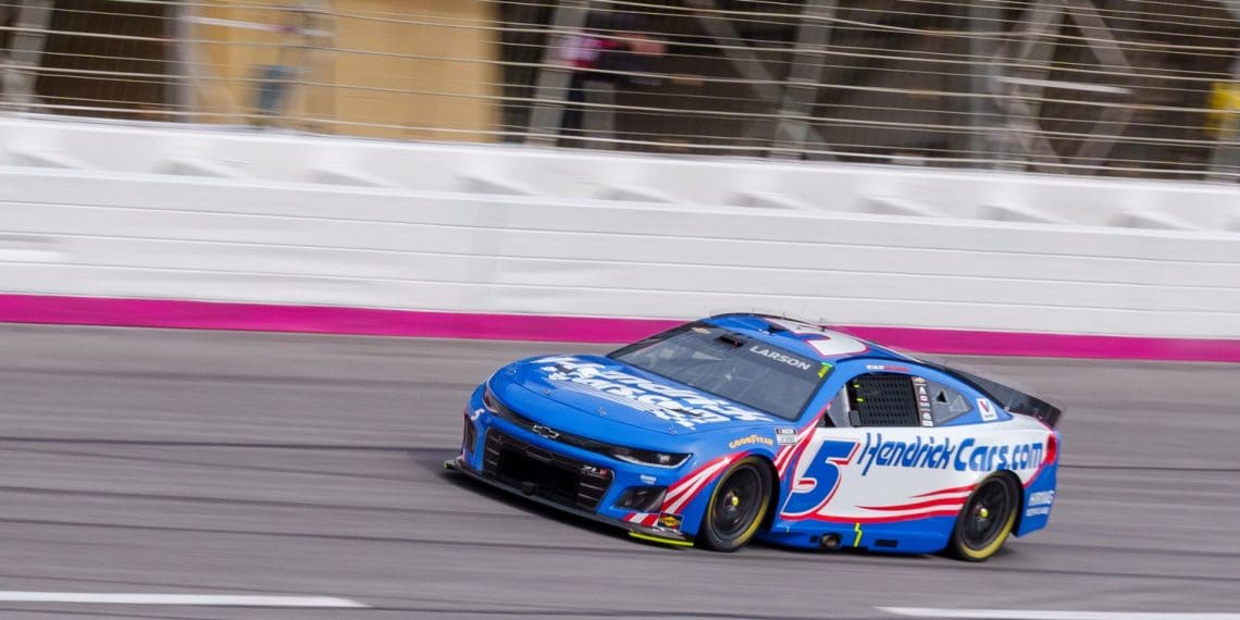 Kyle Larson’s Resilient Drive: Overcoming Superspeedway Challenges and Quieting Critiques