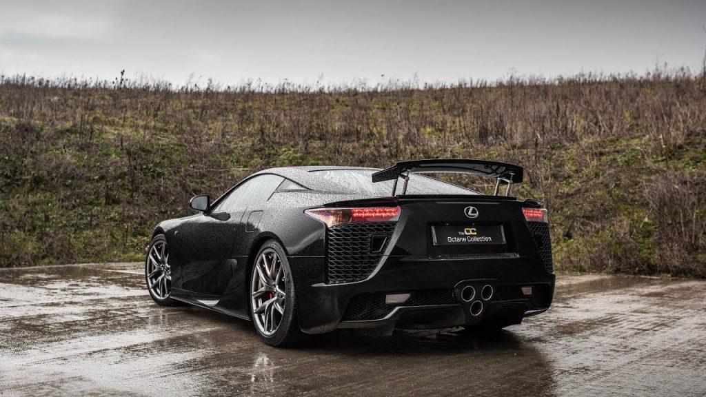 O Bizarro Experimento V-10 da Toyota—Por Que o Legendário Motor LFA Soava Ridículo Num Carro Comum