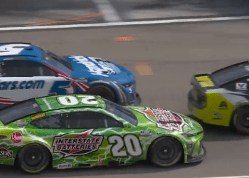 VIDEO – NASCAR’s Loose Wheel Dilemma: How Christopher Bell’s Team Navigated Pit Road Challenges at Las Vegas