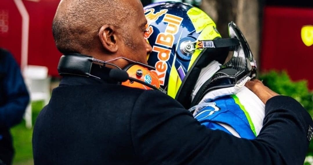 VIDEO – Anthony Hamilton, father of Lewis Comforts Rookie Isack Hadjar After Disastrous Australian Grand Prix Debut