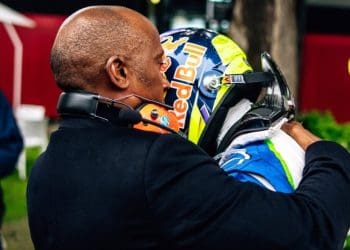 VIDEO – Anthony Hamilton, father of Lewis Comforts Rookie Isack Hadjar After Disastrous Australian Grand Prix Debut
